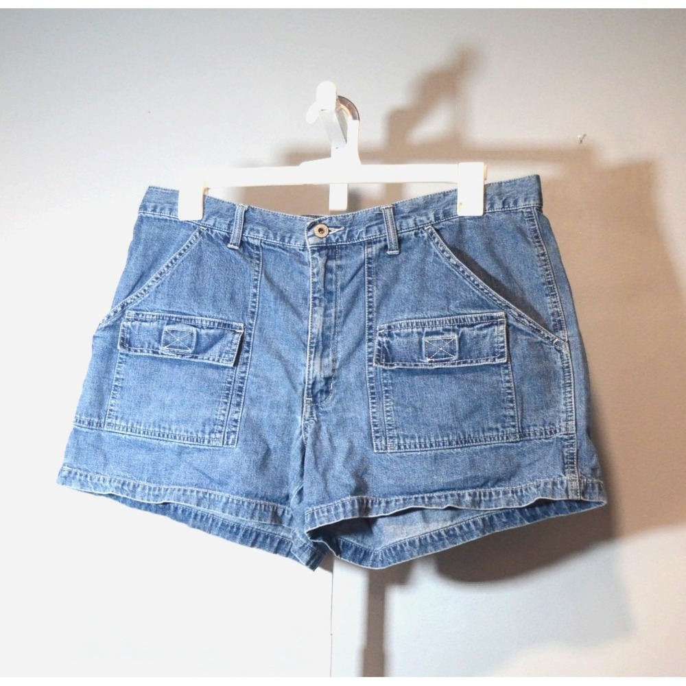 Old Navy Size 16 Y2K-Era Medium Wash Shorts Flap Pockets Button/Zip 100% Cotton